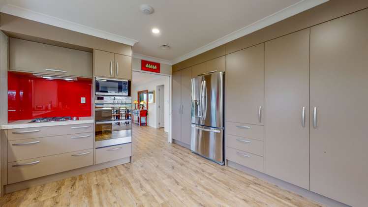 165 The Oaks Drive Leamington_4