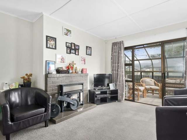 92 Waddington Drive Naenae_1