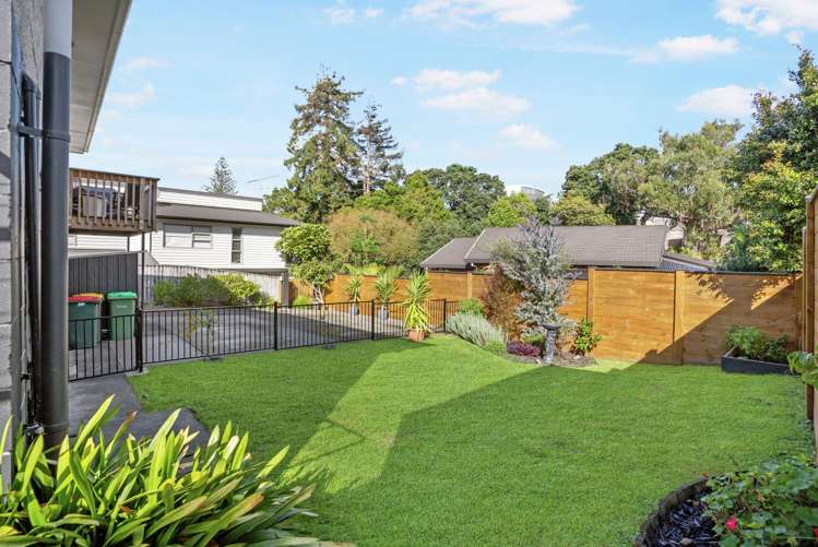 2/87 Beach Road Mellons Bay_22