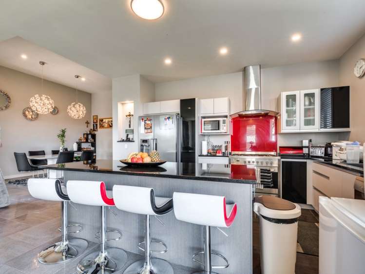 29 Magnolia Rise Waipahihi_5