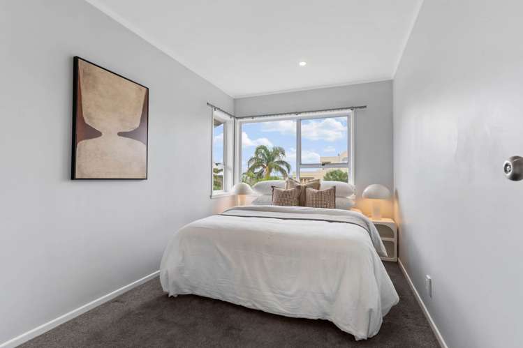 4 Haseler Crescent Mellons Bay_11