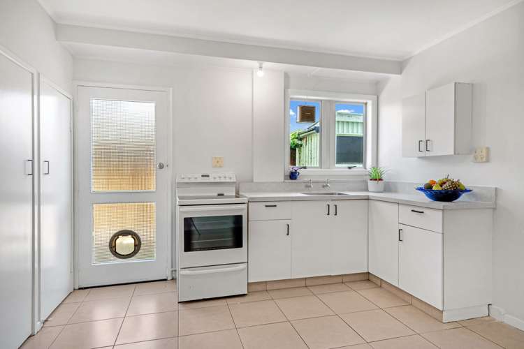 10 Cornwall Place Stoke_26