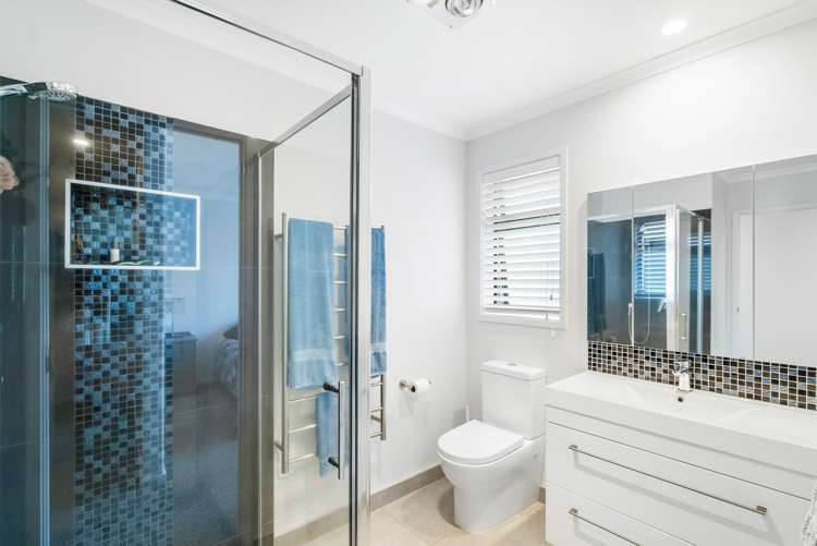 11 Munford Lane Riverhead_24