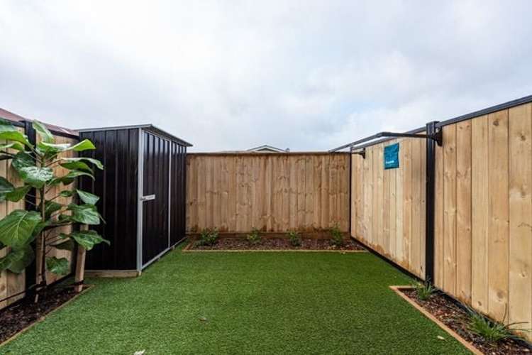 8/10 Avery Grove Boulcott_11