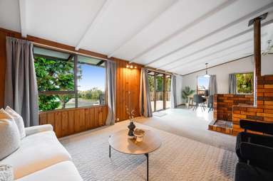 53 John Dee Crescent_3