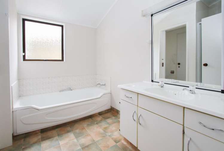 50 Shakespeare Street 11373_15