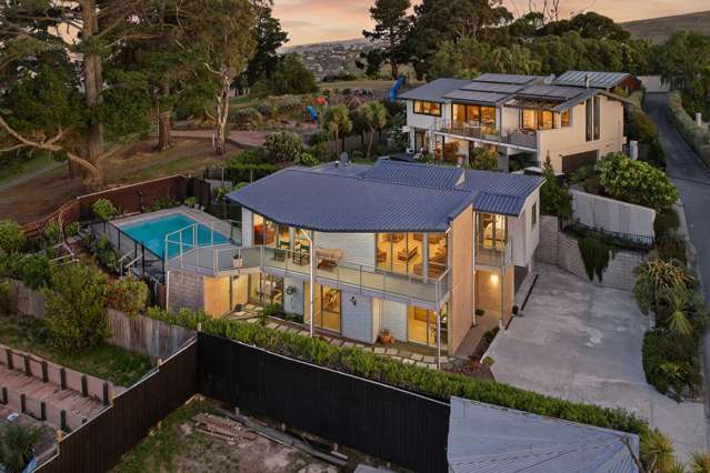 Contemporary Living with Panoramic Views