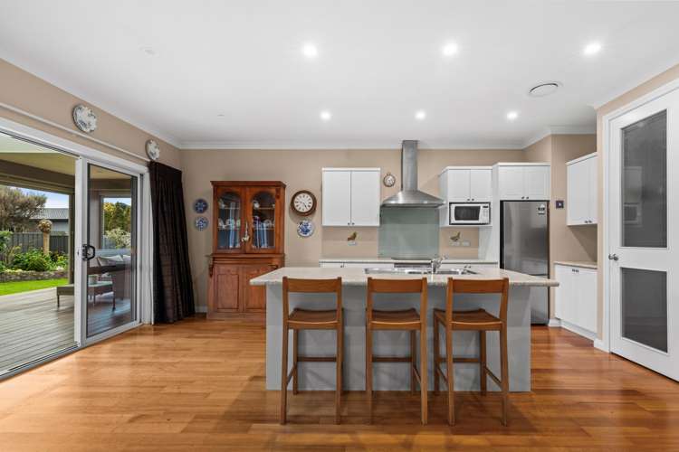 13 Heynes Place Clive_3