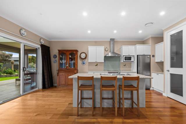 13 Heynes Place Clive_3