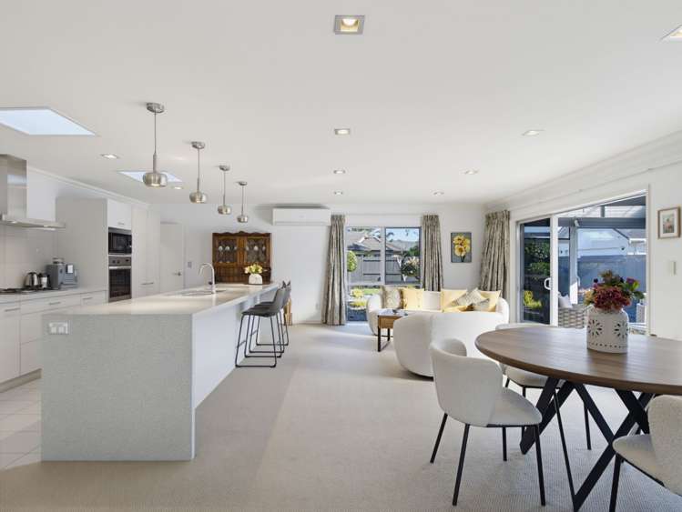 24 Bucklands Crescent_2