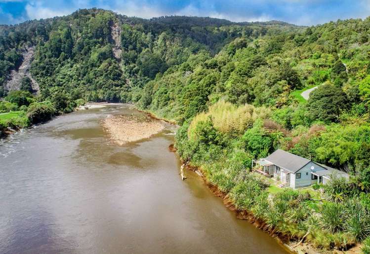 3 Tyler Road Ngakawau_3