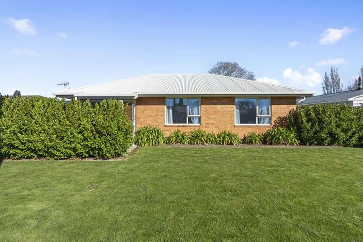82 Moffat Drive Lincoln_16