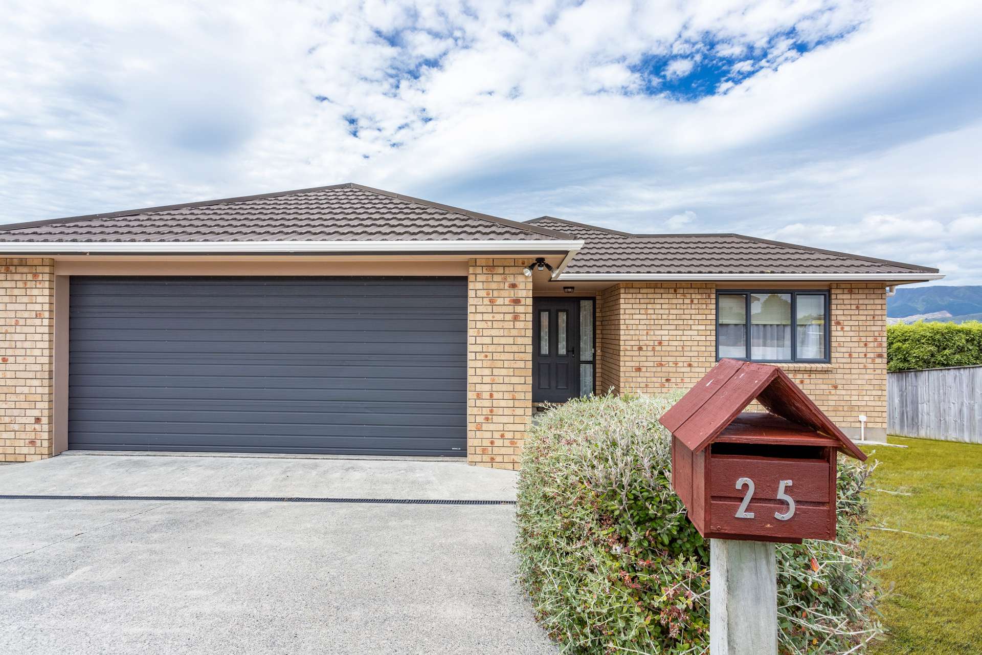 25 Mcewen Crescent Riverstone Terraces_0