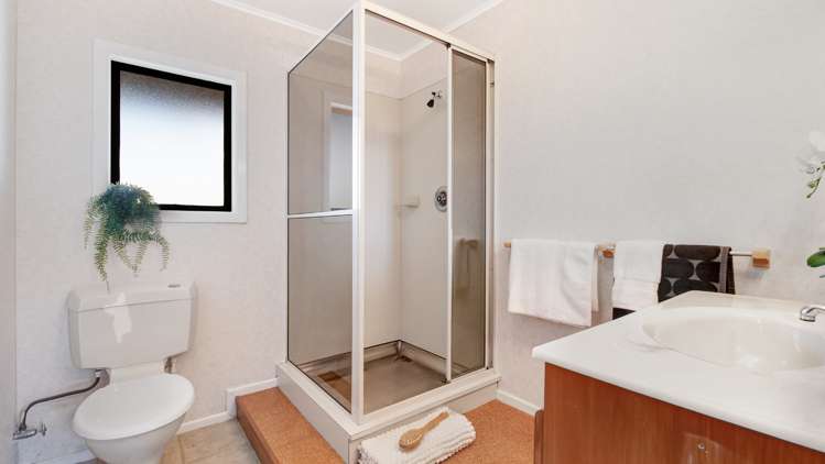 1435 Whangaparaoa Road Army Bay_18