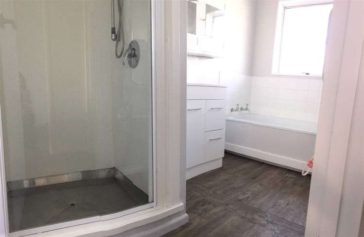 2/6 Pateke Place Bromley_5