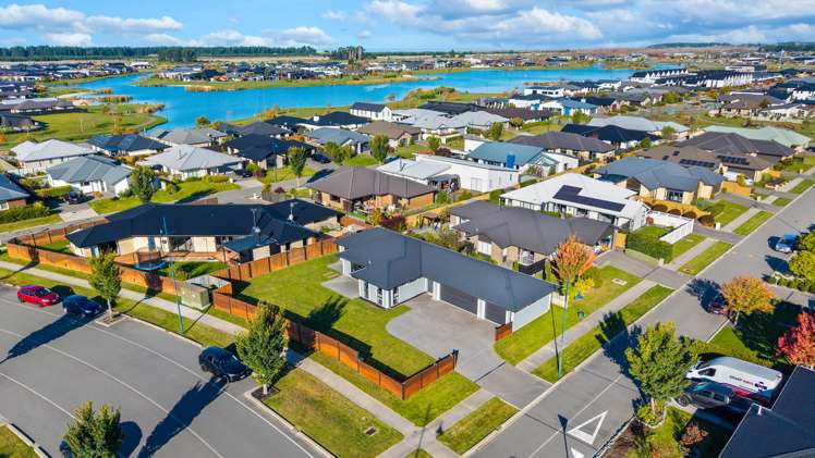 8 Tiritiri Moana Drive_0