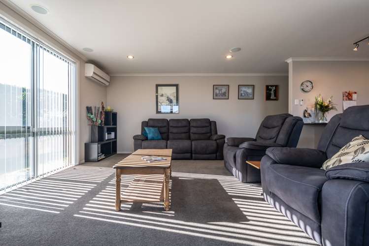 12 Cabourne Drive Glenview_6