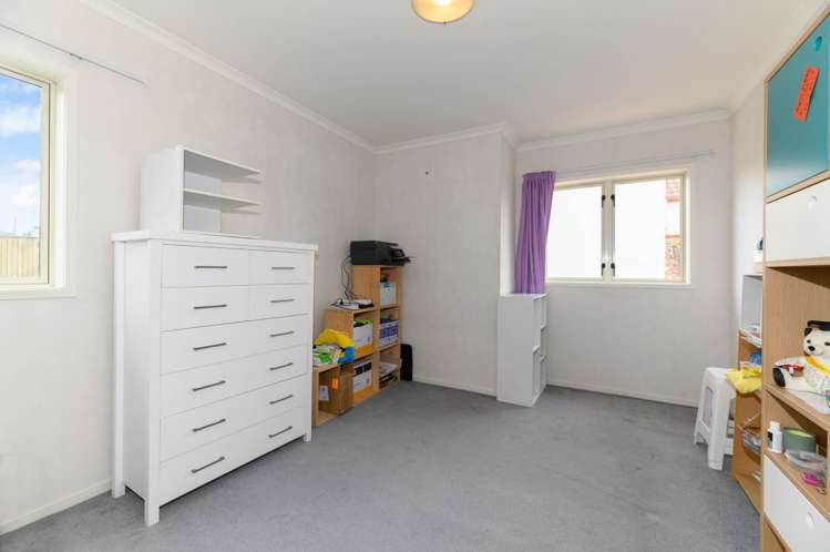 17 Stolford Crescent New Lynn_16