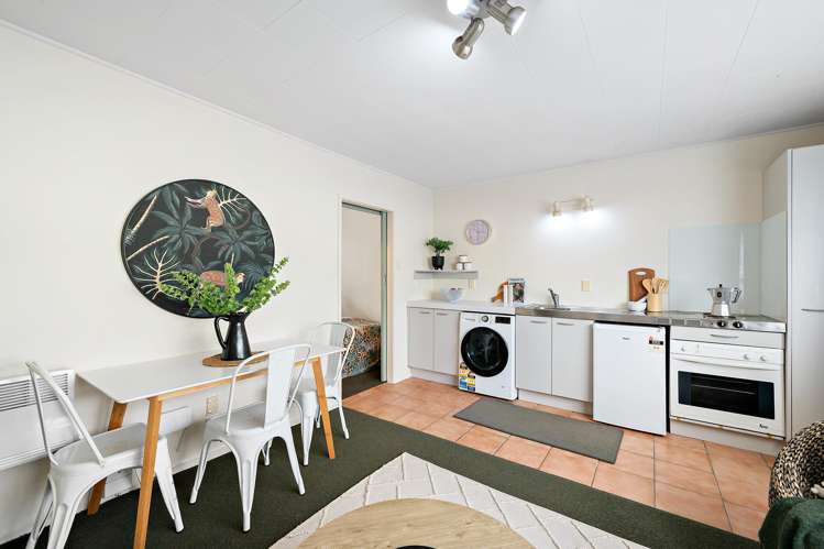 2/52 Russell Terrace Berhampore_7