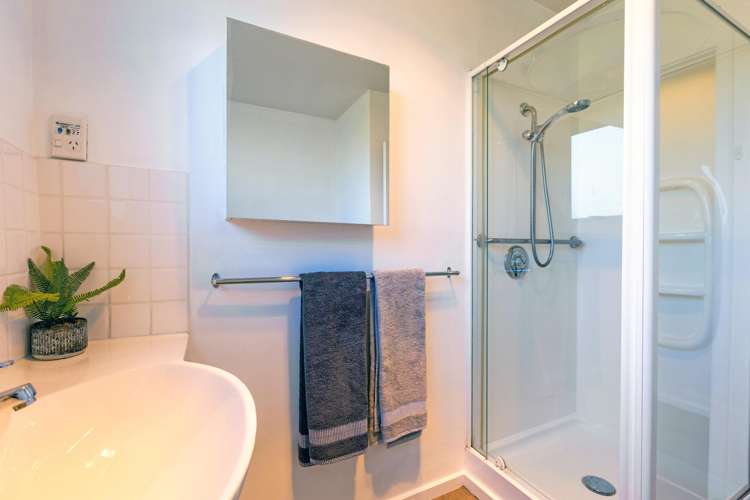 42b Delaware Crescent Russley_10