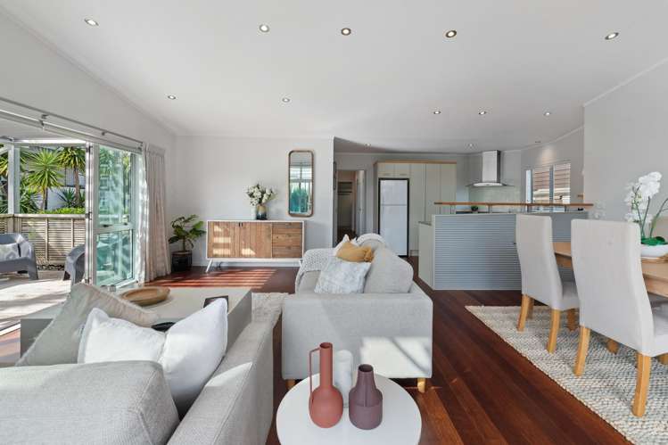 2/2 Salem Place Torbay_11