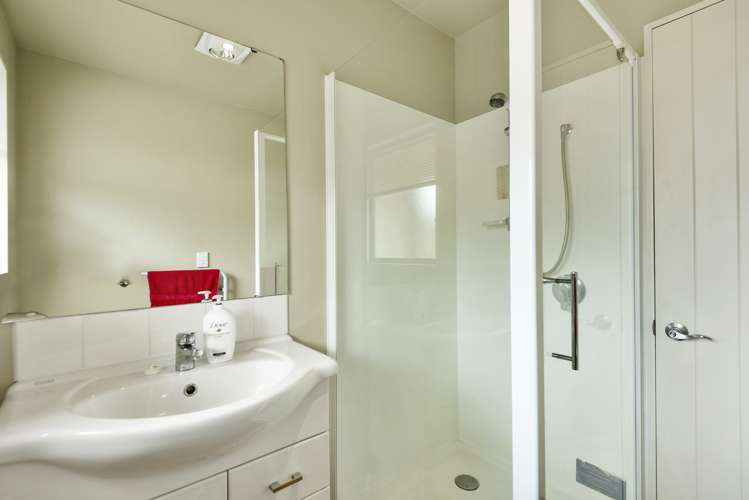 7 Cris Lodge Courts Hornby_10