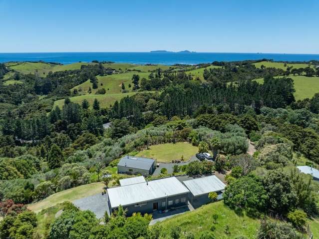 Matapouri’s best: space, style, and stunning views