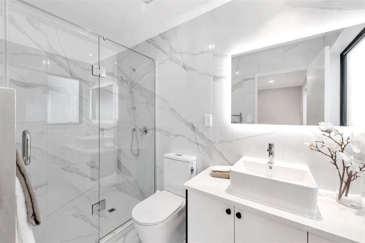 16 Aklander Rise Flat Bush_13