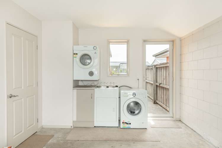 2/98 Derby Street Westport_11