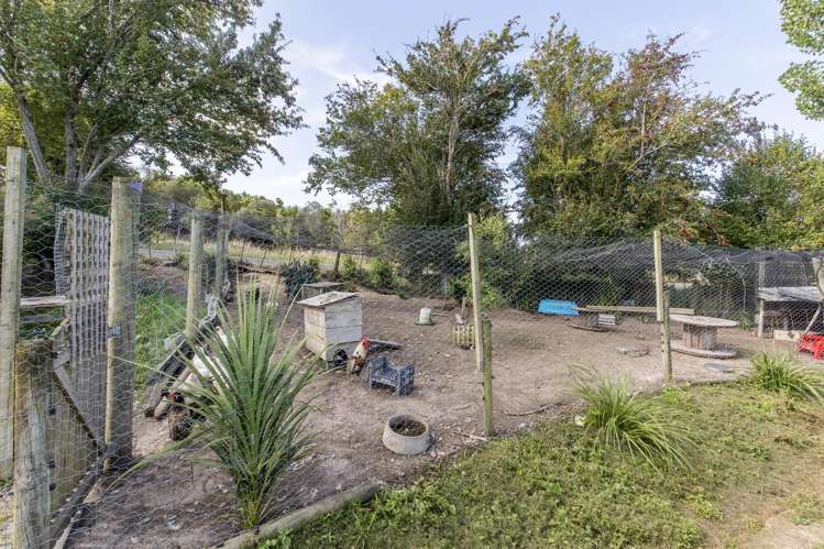 87 River Road Otane_29