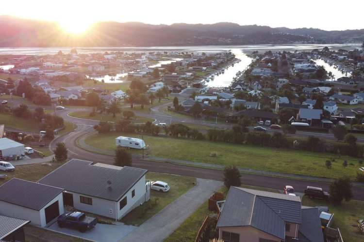 24 Panorama Parade Pauanui_17