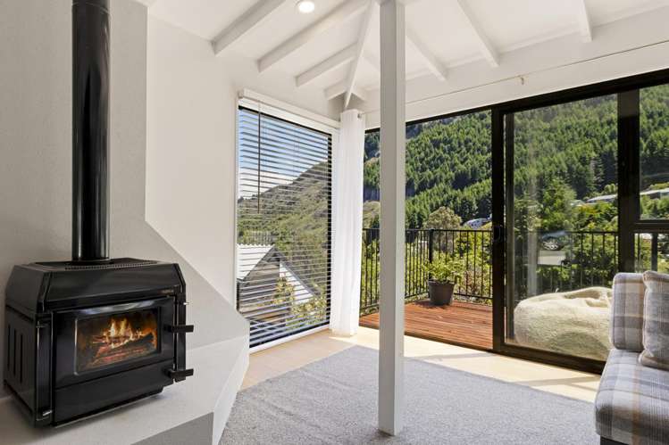 6 MacKinnon Terrace Sunshine Bay_7