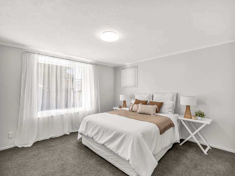 64 Karnak Crescent Russley_14