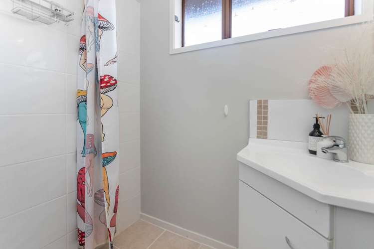 2/70 Taikata Road Te Atatu Peninsula_11