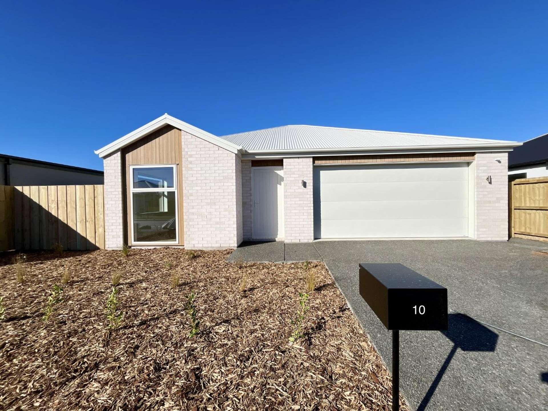 10 Rita Angus Road 10145_0