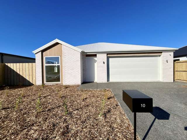 Brand new 4 bedroom home in Spring Grove