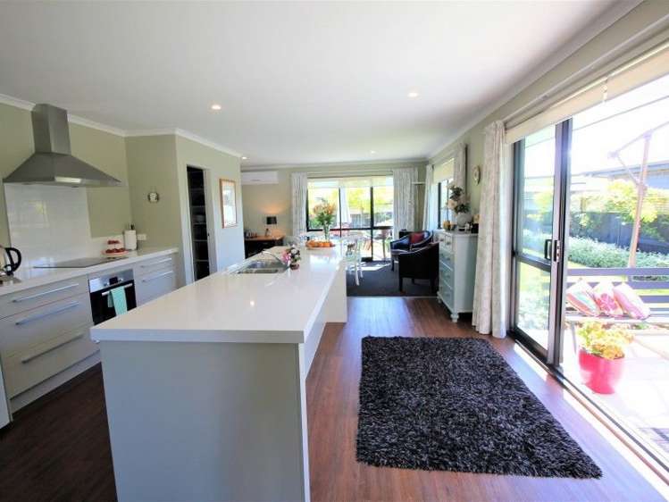 37 Plescher Crescent Leamington_18