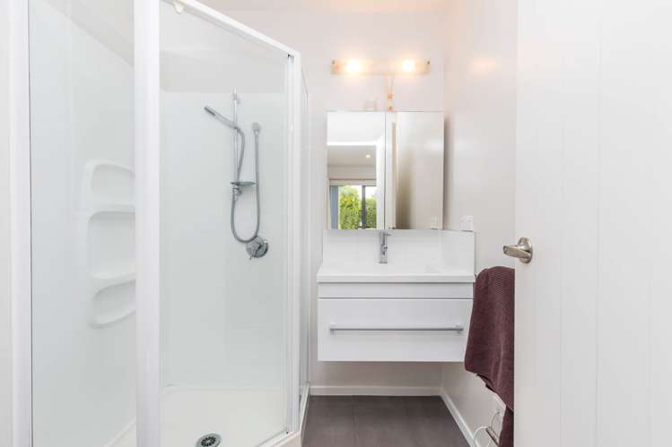 6 Domain Lane Mangere Bridge_16