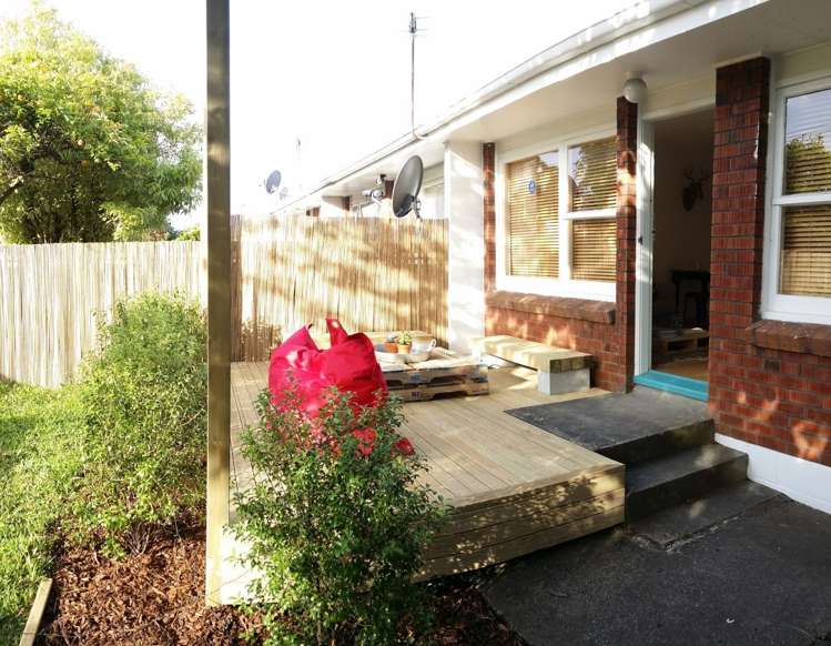 2/27 Nikau Street_0