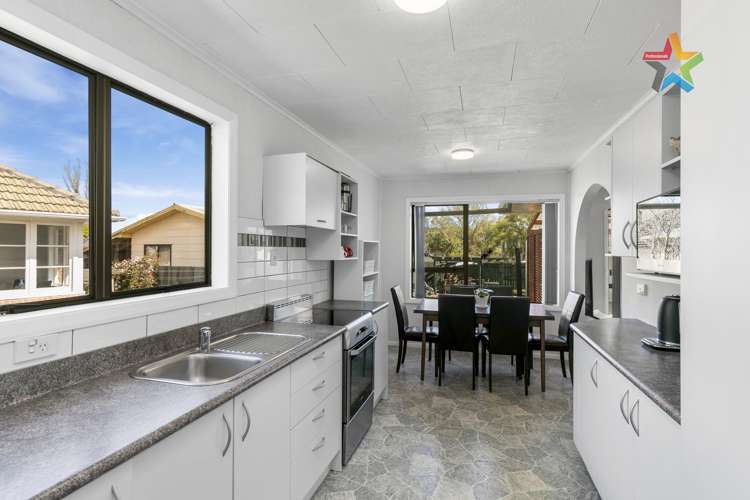 195 Waddington Drive Naenae_6