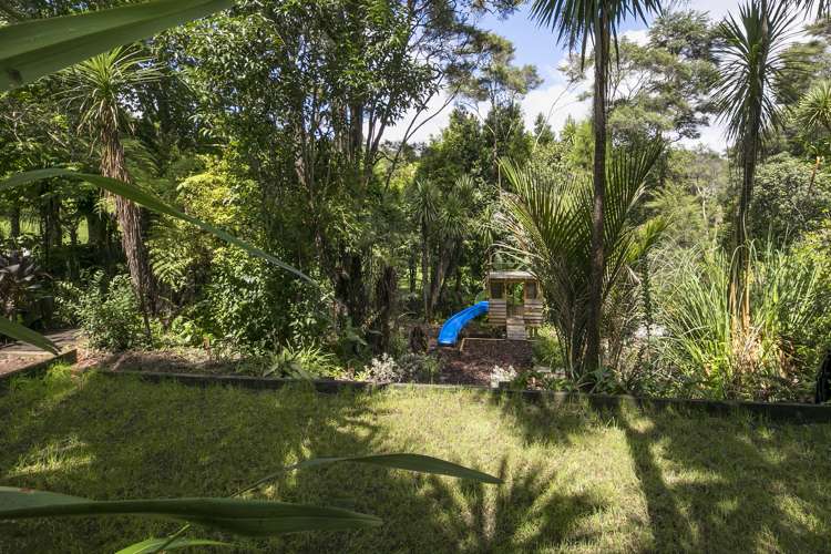 14 Highland Avenue Titirangi_14