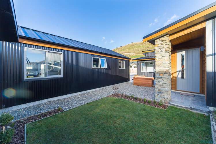 52 Myles Way Lower Shotover_13