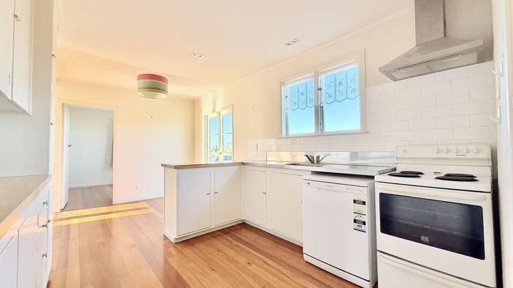 57 Tiroroa Avenue 1802_5