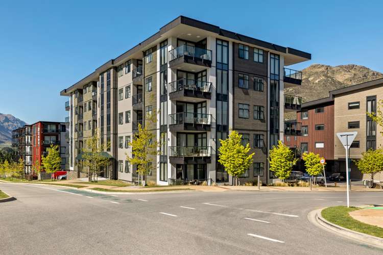 102/30 Red Oaks Drive Frankton_11