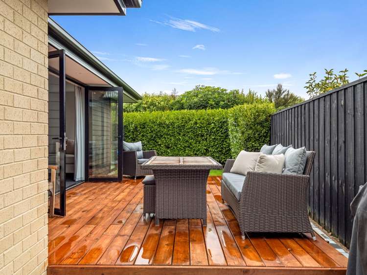 92 Sunline Avenue Lincoln_27