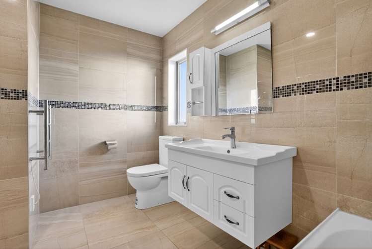 216 Alec Craig Way Gulf Harbour_24