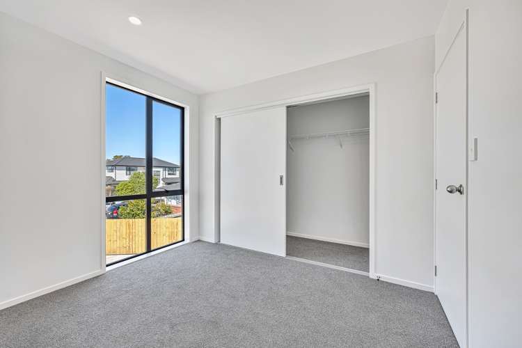 2/11 Kelburn Lane Mangere_7