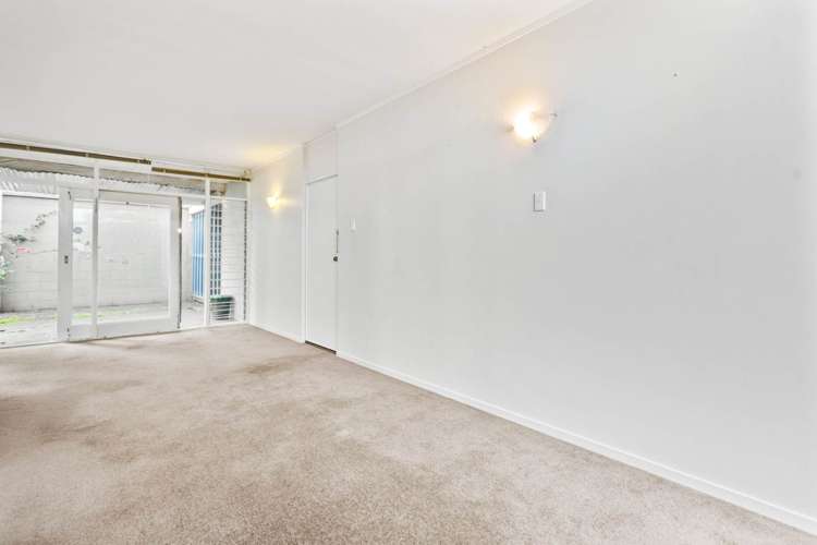 2/24A Landscape Road Mt Eden_4