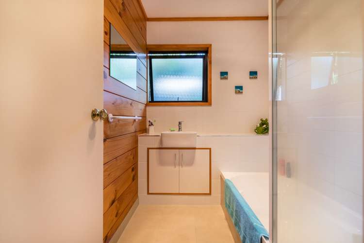 143 Woodlands Park Road Titirangi_17