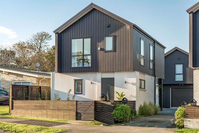 Standalone, Freehold, Easy Care